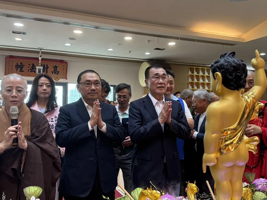侯友宜力挺李四川「會做事的人」　同台浴佛祈福盼延續新北建設成果