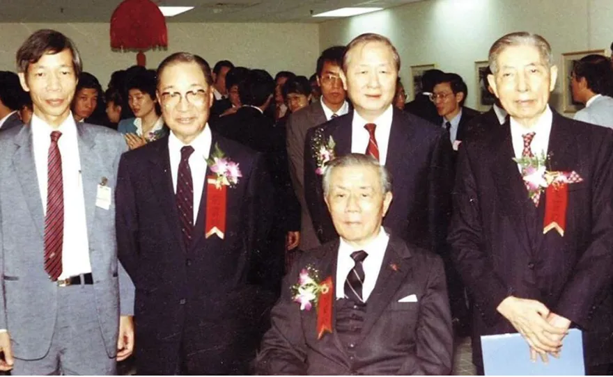 蔣萬安偕工程師見證！護國神山發源地「小欣欣零食店」今設紀念牌