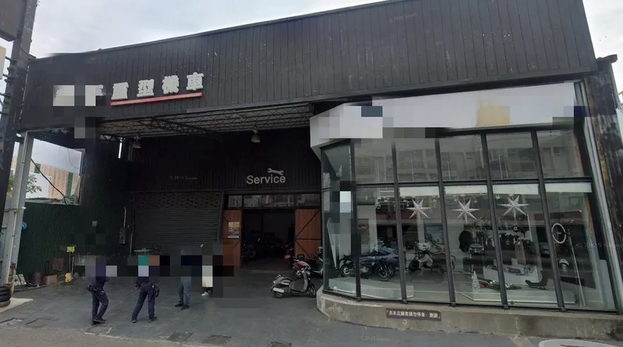 台南重機店剪斷眼鏡蛇頭！老闆嗆「剪網友」發聲明道歉