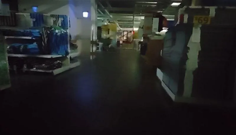 影/IKEA台中店突發大停電！急疏散顧客　台電曝原因