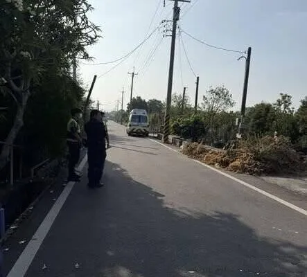 彰化男倒臥水溝亡！出門「找爸爸」卻成遺憾　警排除熱死