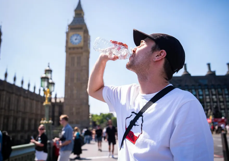 熱到爆！英國倫敦飆高溫34.8度　破5月最高紀錄