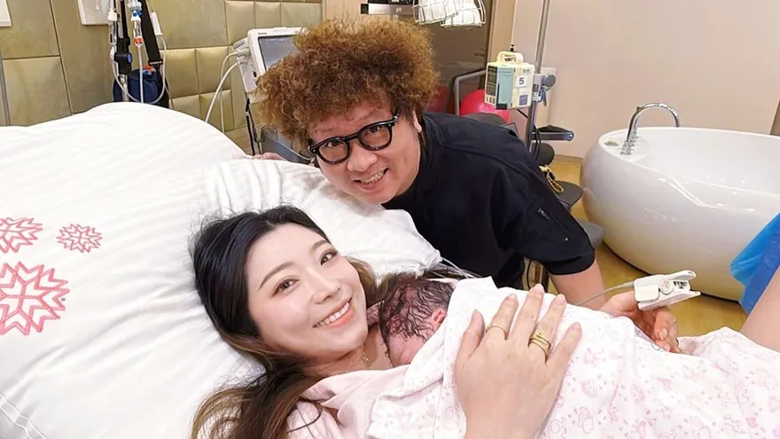 納豆老婆生了！ 依依產程達36小時　見寶寶問：她是誰？