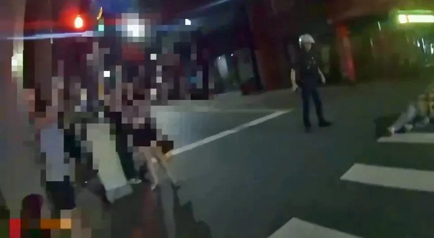 影/蘆洲男酒醉失控與同桌友人互毆　全被帶進警局