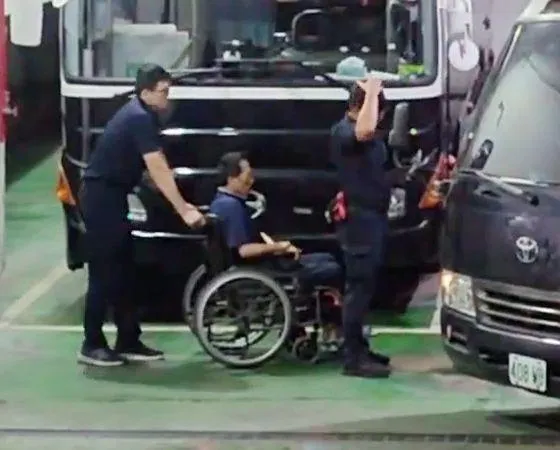 影/台北「退休老師殺妻案」最新！裁定羈押「坐輪椅上囚車」