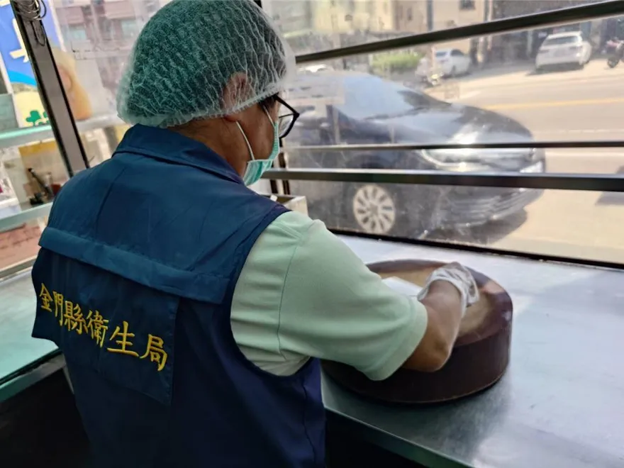 吃完便當狂吐！這家燒臘店害34人中鏢　廚房驚見病媒蚊