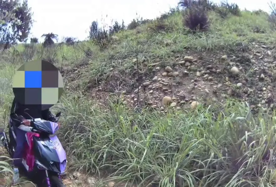 影/導航騎20公里到大肚山！台中警穿越公墓推車救外送員