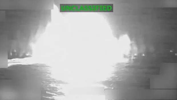 影/爆炸冒煙！美軍南方之矛行動再炸運毒船　累計193人喪命