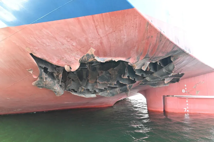 南韓證實「伊朗發射反艦飛彈」打爆貨輪　卡荷莫茲海峽起火