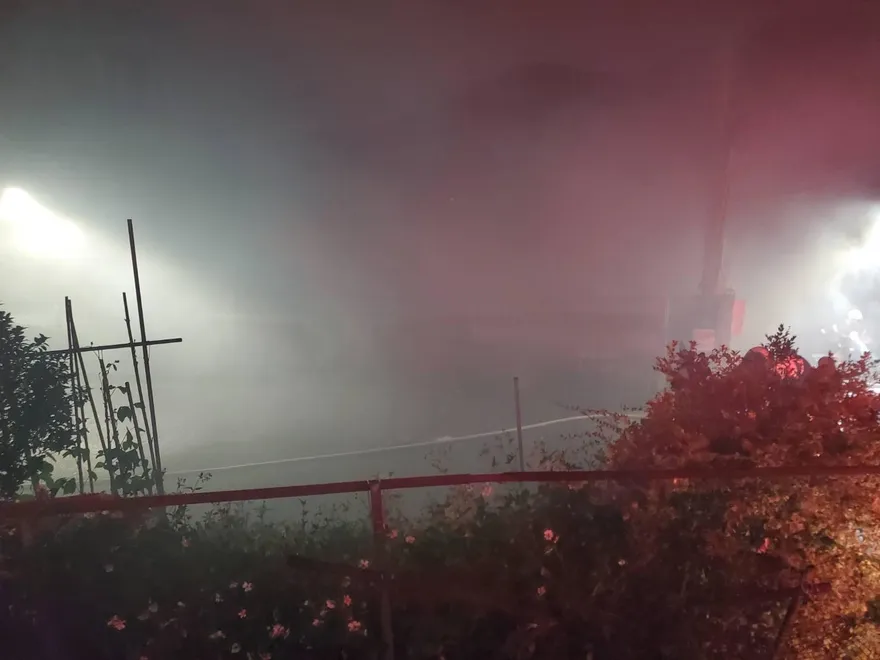 陽明山上失火了！鐵皮屋狂燃「廚房燒光光」