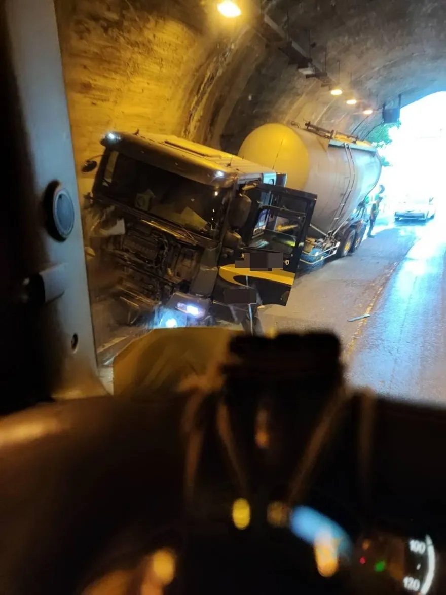 瑞芳「曳引車撞鼻頭隧道內壁」！現場正排除中