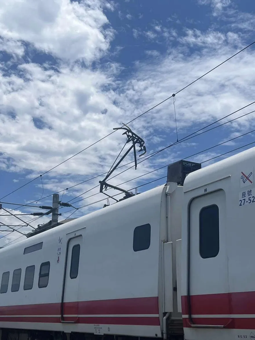 台鐵池上站相隔45分鐘再出事！普悠瑪勾斷電車線「緊急停駛」