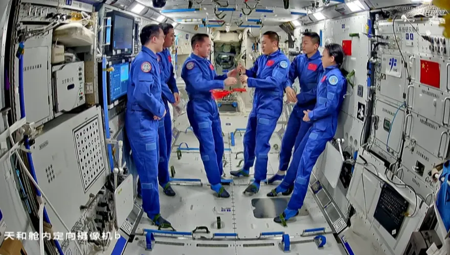 影/接收「天宮鑰匙」！神舟23號完成交接　神21太空人將返地