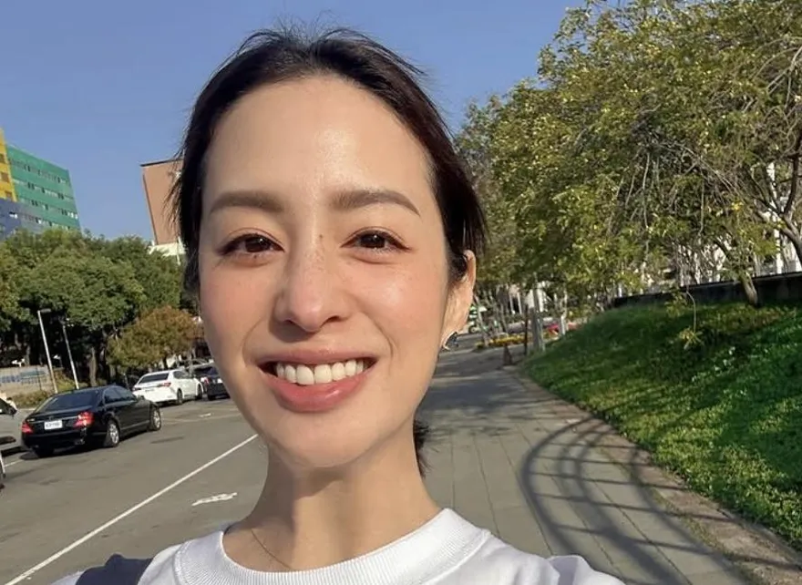 穩交圈外男友3年！39歲莫允雯宣布將結婚　甜曬鑽戒：少個孤獨女孩