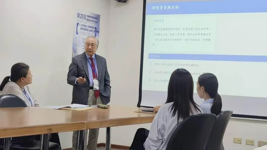 活到老學到老！92歲李富城重返大學　兩年苦讀終成碩士