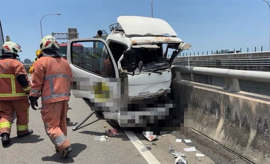 新竹台68線貨車撞護欄駕駛噴飛　遭自家車夾爆頭死亡