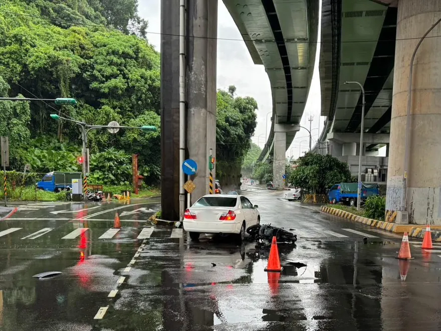 喪屍無照上路8分鐘害命！獨子騎車遭撞死　來不及看孩長大