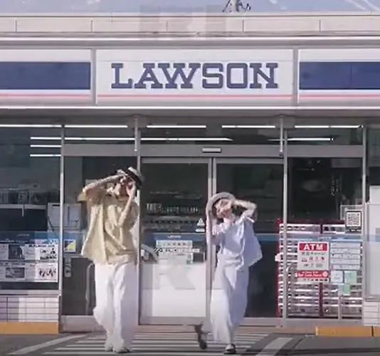 影/富士山LAWSON前跳舞遭炎上！陸情侶怒喊：不再去日本