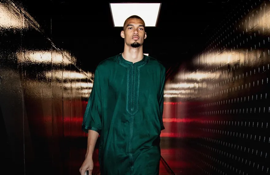 NBA/文班亞馬G6穿綠袍化身「少林武僧」？親曝特殊造型作用