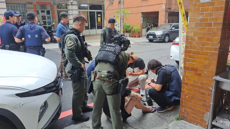 台南警全城圍捕毒鴛鴦！搜出百萬毒品　女友「裝路人」遭識破
