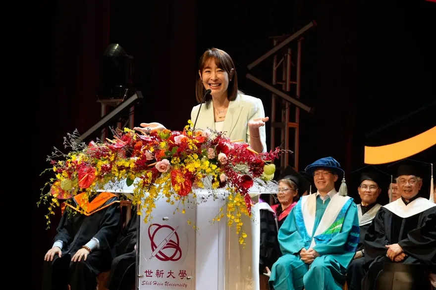 世新大學10場畢典登場！賈永婕勉畢業生勇敢發光