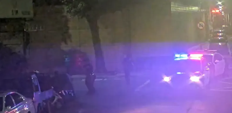 影/北市凌晨4男街頭喋血！折疊刀對決鋁棒　1人胸口中刀