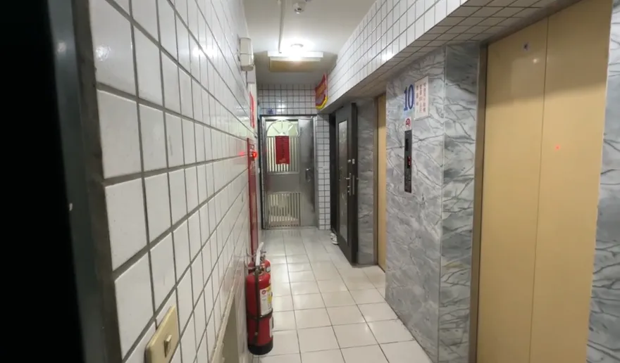 影/基隆逆子弒母後墜亡！鄰揭內幕：次子啃老族常爭吵