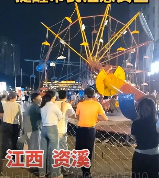 玩到一半突倒了！江西「旋轉遊樂設施」驚傳倒塌　3童遭砸傷