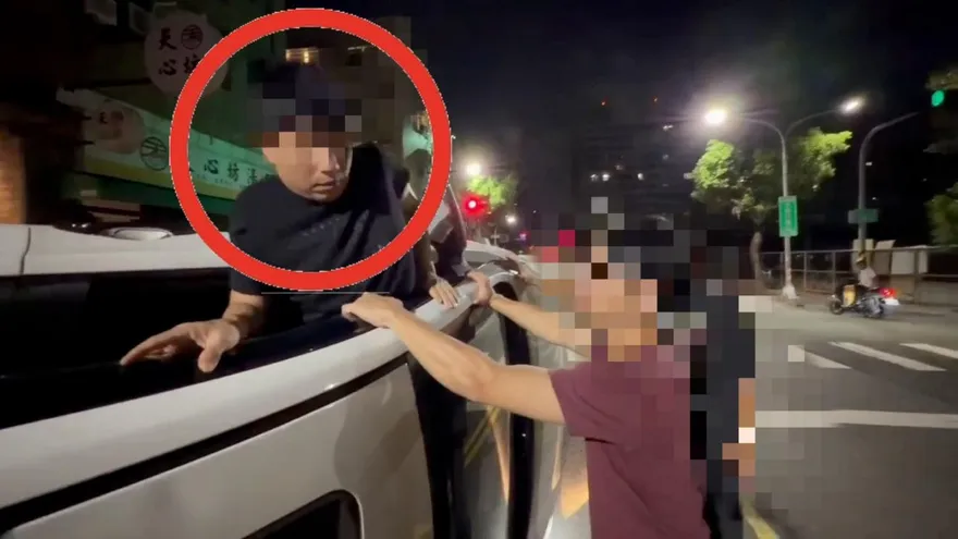 影/硬扯疲勞駕駛！高雄男開車逆撞2車「又是毒駕肇禍」