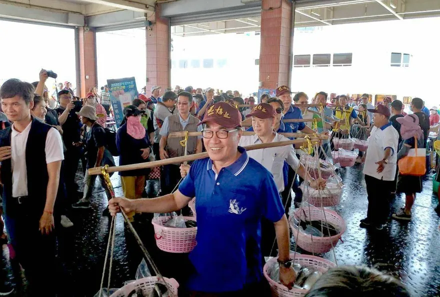 日菲劃界侵我經濟海域　李四川揭父捕魚慘事：中央請把漁權顧好！