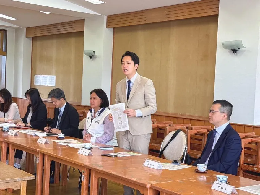 民進黨糗爆！官方臉書造謠「蹭公費出國」翻車　羅廷瑋曬鐵證狠打臉