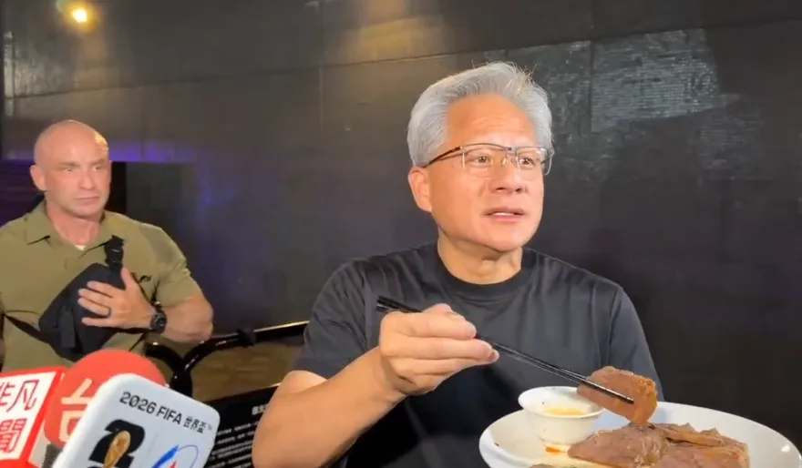 黃仁勳台式辦桌犒賞員工！嗨喊台灣生態系站在一起