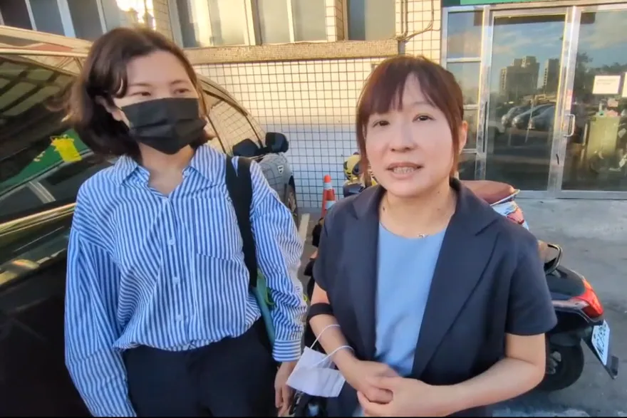 T-34殉職2飛官遺體複驗…家屬激動需親人攙扶　檢察官：等法醫出具報告