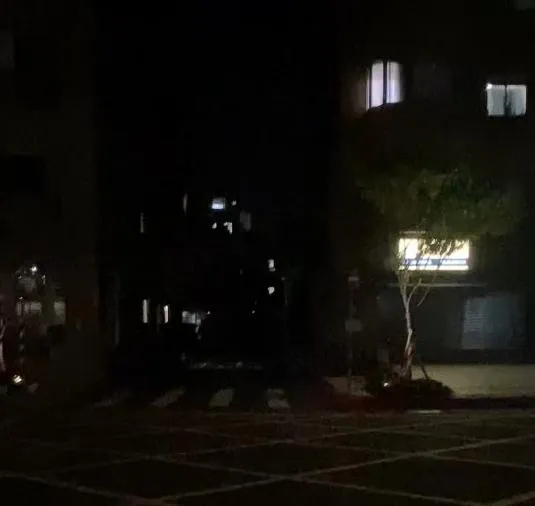 新北板橋大規模停電！民眾嚇壞：整條街的燈全沒了