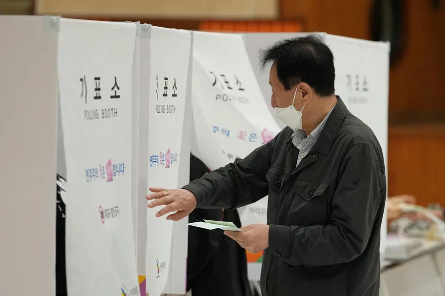韓選票不足爆爭議！民眾不滿高喊「學學台灣投票方式」