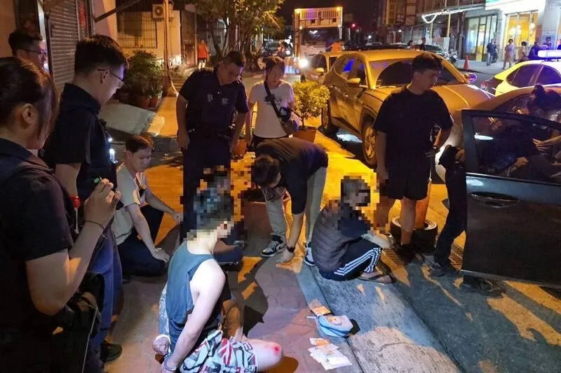邊毒駕邊詐騙！草屯3車手ATM狂領50萬贓款　警埋伏逮人
