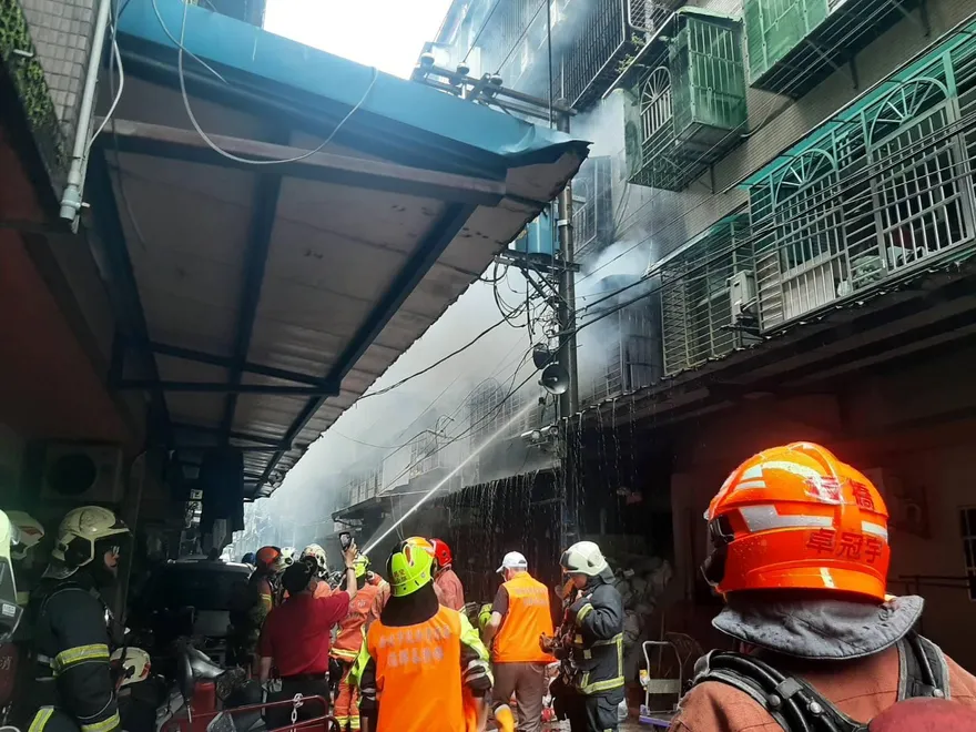 板橋民宅火警　5名住戶一度受困、火勢撲滅