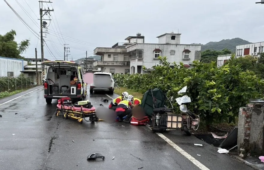 影/宜蘭休旅車撞爛醫療輔助車　老婦噴飛送醫不治