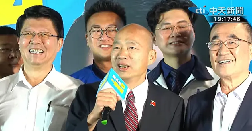 力薦謝龍介「戰鬥力百分百」！韓國瑜送粽子盼鄉親給他機會