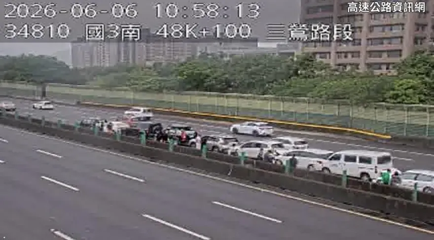 影/國道3號三鶯段連環撞　9車前後追撞行無人傷