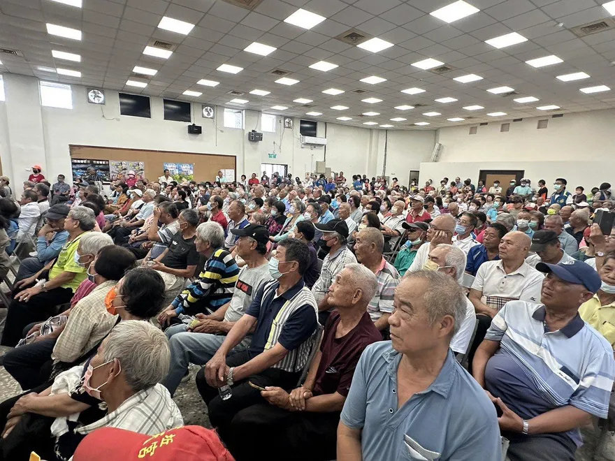 70歲長者必換駕照！一站式服務讓老司機驚呼：規定全變了