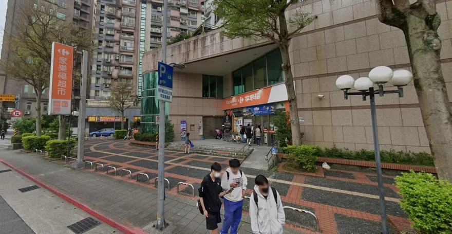 在地人崩潰！家樂福超市木柵店租約到期　驚傳6/30熄燈