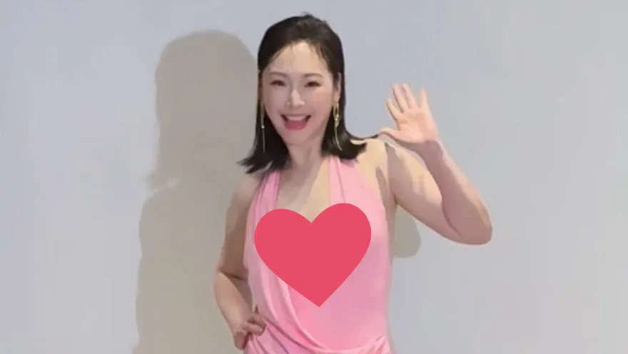 影/王俐人辣曬UU秀美背！嘆帥尪恩愛沒前戲　鬆口房事現況：自己解決