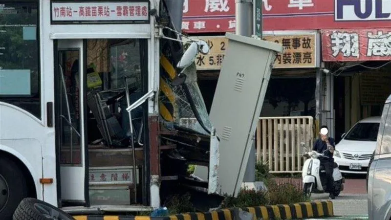 苗栗高鐵快捷公車出事！「連續衝撞」6人緊急送醫