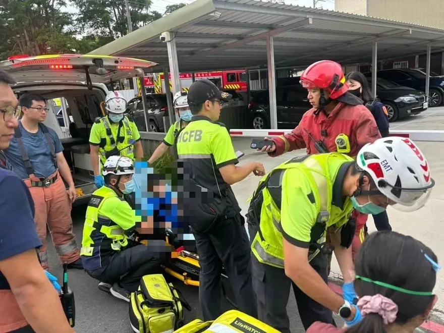 新竹市延平路驚傳火警！民宅狂冒黑煙　4人嗆傷送醫