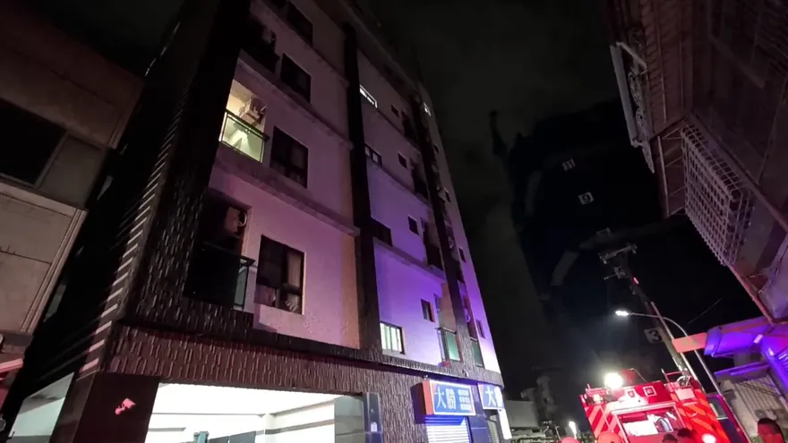 影/高雄透天厝大火「4樓套房燒起來」！61歲婦斷魂