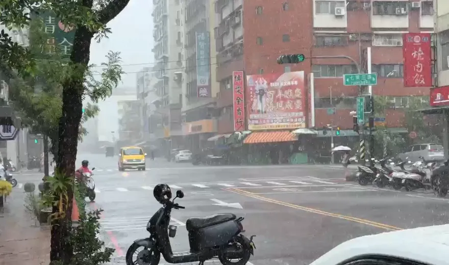 大雷雨開轟！北市、新北升級淹水警戒　3地區列入一級