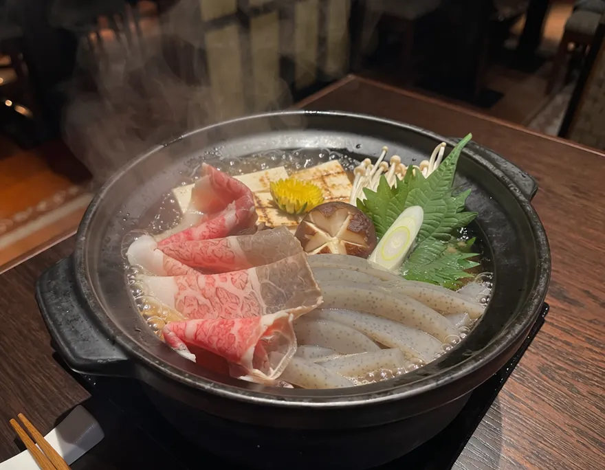 影/吃築間外送驚撈「整坨吸湯擦手紙」！總部秀畫面捍衛員工