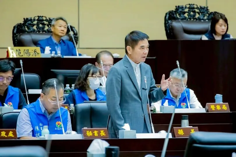公務人員品種好？鍾東錦發文致歉：要說基因、我糗到無地自容