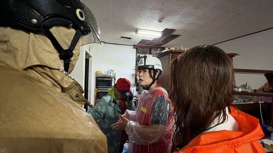 影/氣爆炸出大洞！2傷2命危 　高虹安親赴現場啟動應變機制